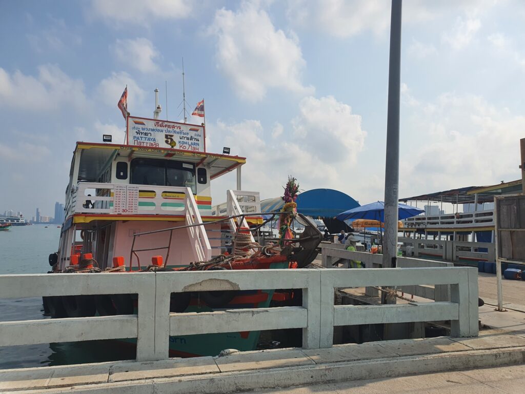 เรือไปเกาะล้าน